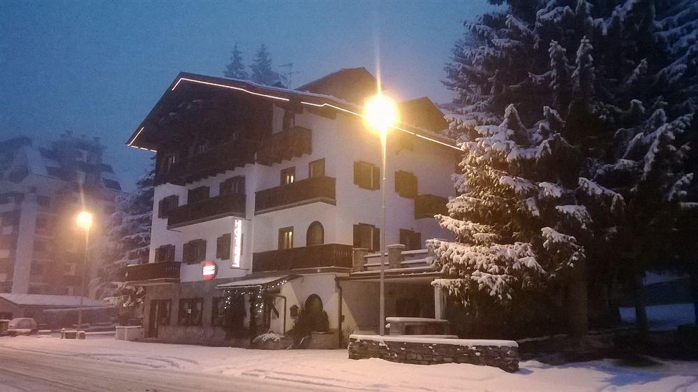 B&B Residence Checrouit Courmayeur Exterior foto
