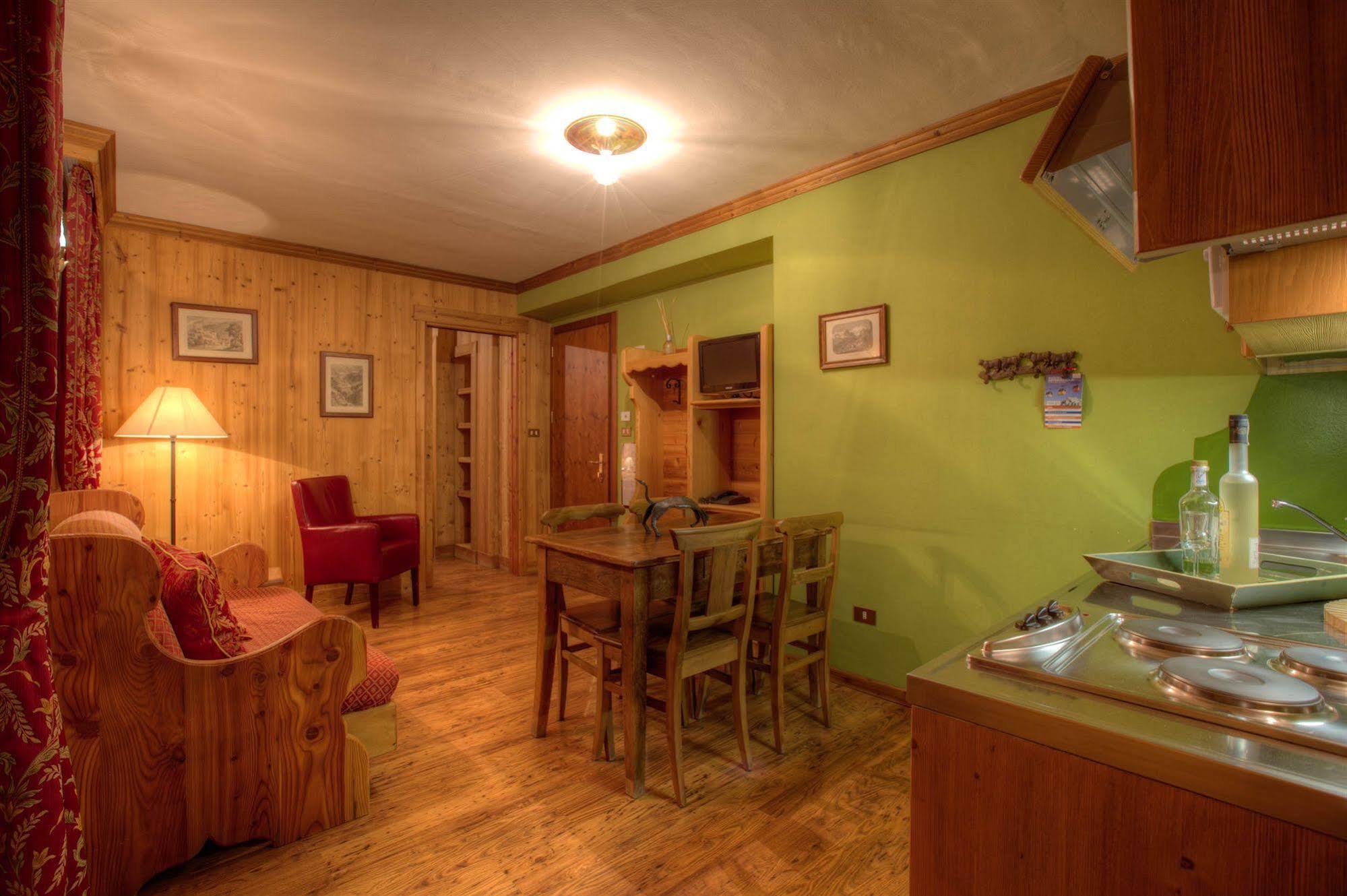 B&B Residence Checrouit Courmayeur Exterior foto