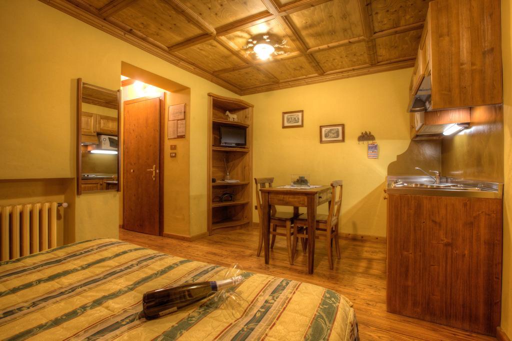 B&B Residence Checrouit Courmayeur Zimmer foto